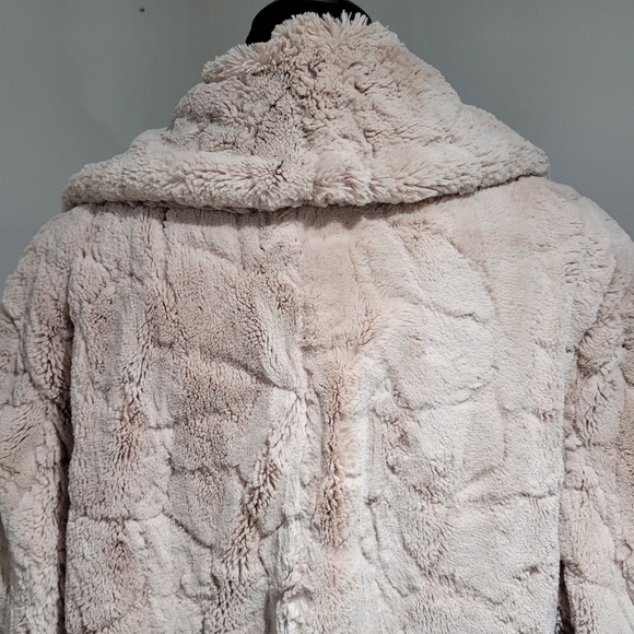 Novelti Women's Oversized Faux Fur Jacket 20 Cream Cruelty Free Cozy Maximalist - Picture 7 of 10